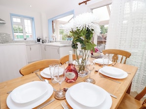 Dining - 1 Westwood Close (Cowes)