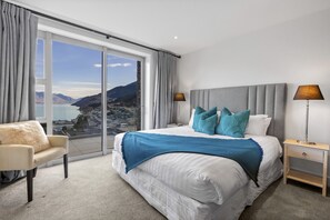 3 bedrooms, desk, iron/ironing board, travel cot