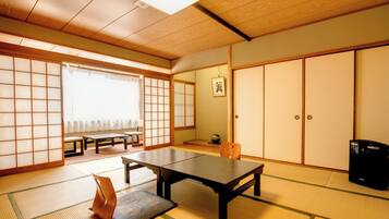 In-room safe, free WiFi, bed sheets