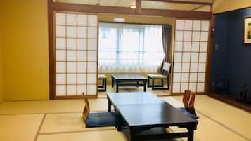 Traditional Quadruple Room, Non Smoking | 1 bedroom, in-room safe, free WiFi, bed sheets