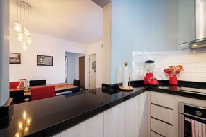 Kühlschrank, Mikrowelle, Ofen, Toaster