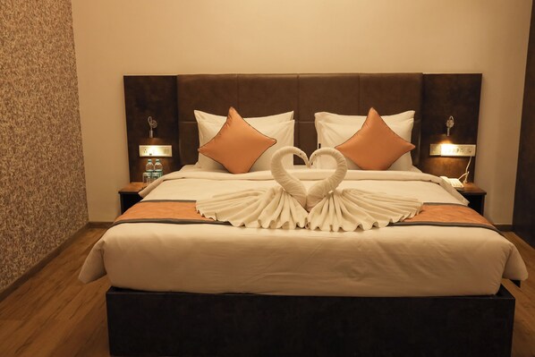 Superior Room | 1 bedroom, individually decorated, individually furnished, desk