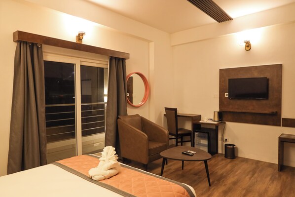 Superior Studio | Individually decorated, individually furnished, desk, laptop workspace - RV STAY INN (Bengaluru)