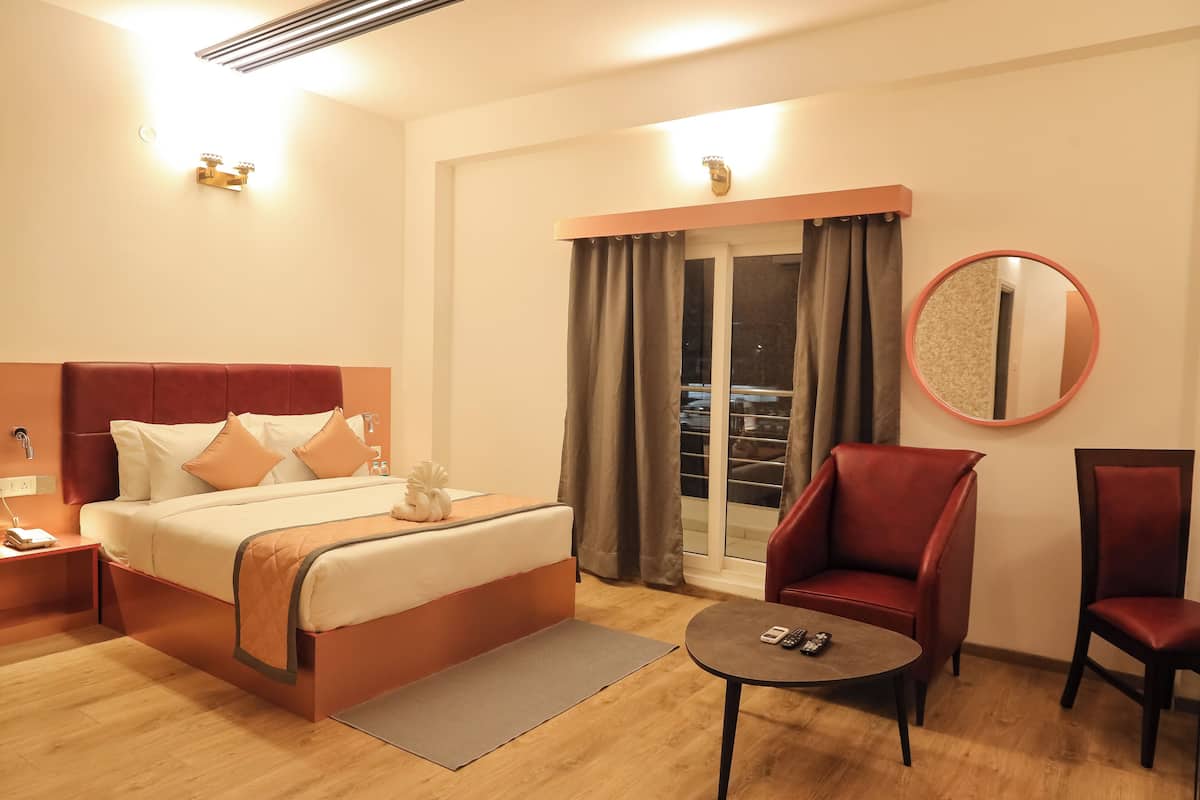 Estudio superior | 1 habitación, decoración personalizada, muebles diferentes y escritorio