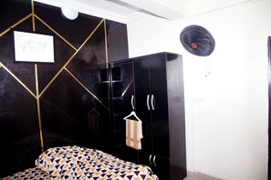 1 bedroom, bed sheets - Cosy Studio Apartment for Two People (Lagos)