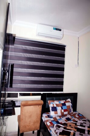 1 bedroom, iron/ironing board, WiFi, bed sheets - Smilley's Place - Ms Roffi Close to Unilag (Lagos)