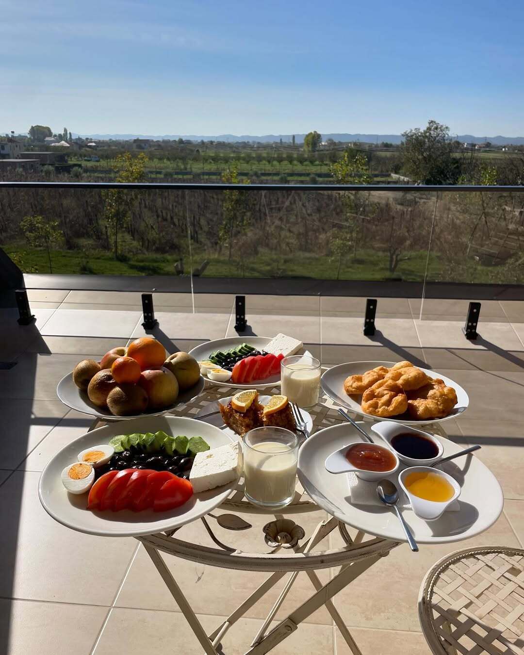 Petit déjeuner complet compris tous les jours