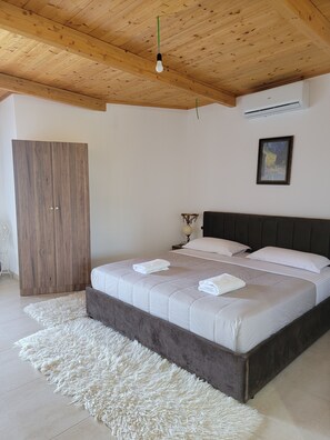 Standard Double Room, Balcony | Desk, laptop workspace, bed sheets - Lahuta e Vjetër Agroturizëm (Mamurras)