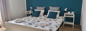 Desk, iron/ironing board, travel cot, free WiFi - Vrbo Property (Gorizia)