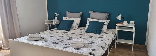 Schreibtisch, Bügeleisen/Bügelbrett, Reisekinderbett, kostenloses WLAN