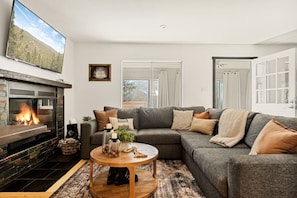 Smart TV, fireplace