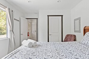 2 Schlafzimmer, Schreibtisch, Bügeleisen/Bügelbrett, kostenloses WLAN