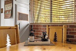 Dining - Gambrel-style home located in the highly sought-after Lower Moonridge (Big Bear)