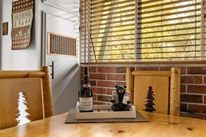 Dining - Gambrel-style home located in the highly sought-after Lower Moonridge (Big Bear)