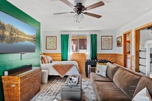 3 Schlafzimmer, Schreibtisch, Bügeleisen/Bügelbrett, Reisekinderbett