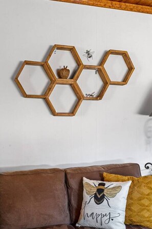 スマートテレビ、暖炉、テーブルサッカー台、ステレオ