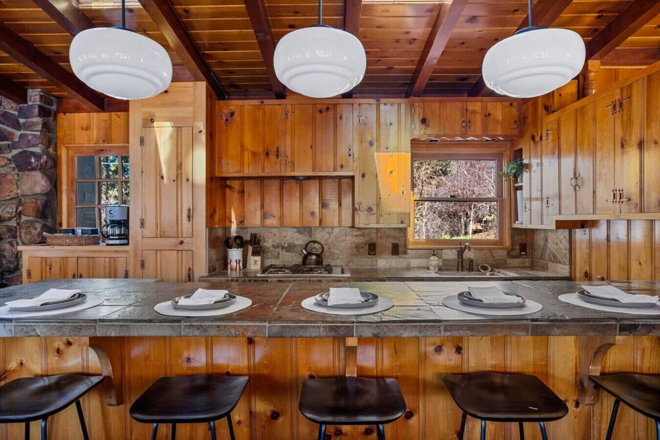 Spencer’s on Cougar  · NEW* Spencer’s Summit*Moonridge* + Hot Tub