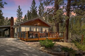 Exterior - Snowcrest Lodge in Exclusive Fox Farm + EV (Big Bear Lake)