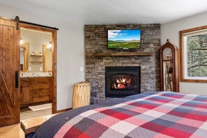 4 bedrooms, iron/ironing board, WiFi, bed sheets - Snowcrest Lodge in Exclusive Fox Farm + EV (Big Bear Lake)