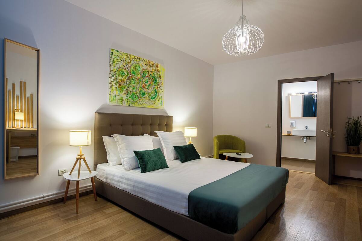 Deluxe Double Room | Hypo-allergenic bedding, laptop workspace, iron/ironing board, free WiFi