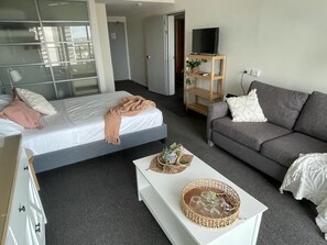 2 bedrooms, iron/ironing board, bed sheets - ツ The Darwin Delight ツ (Darwin City)