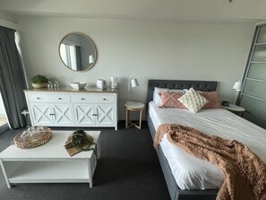 2 bedrooms, iron/ironing board, bed sheets - ツ The Darwin Delight ツ (Darwin City)