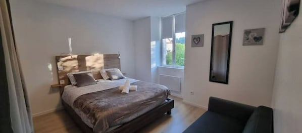 6 bedrooms, bed sheets