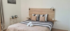 6 bedrooms, bed sheets