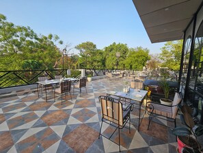 Terrace/patio - Hotel The Bundela- Khajuraho, Madhya Pradesh (Khajuraho)