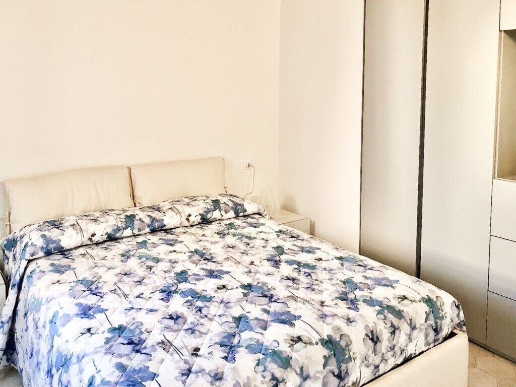2 bedrooms, bed sheets