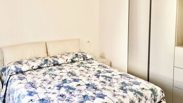 2 bedrooms, bed sheets