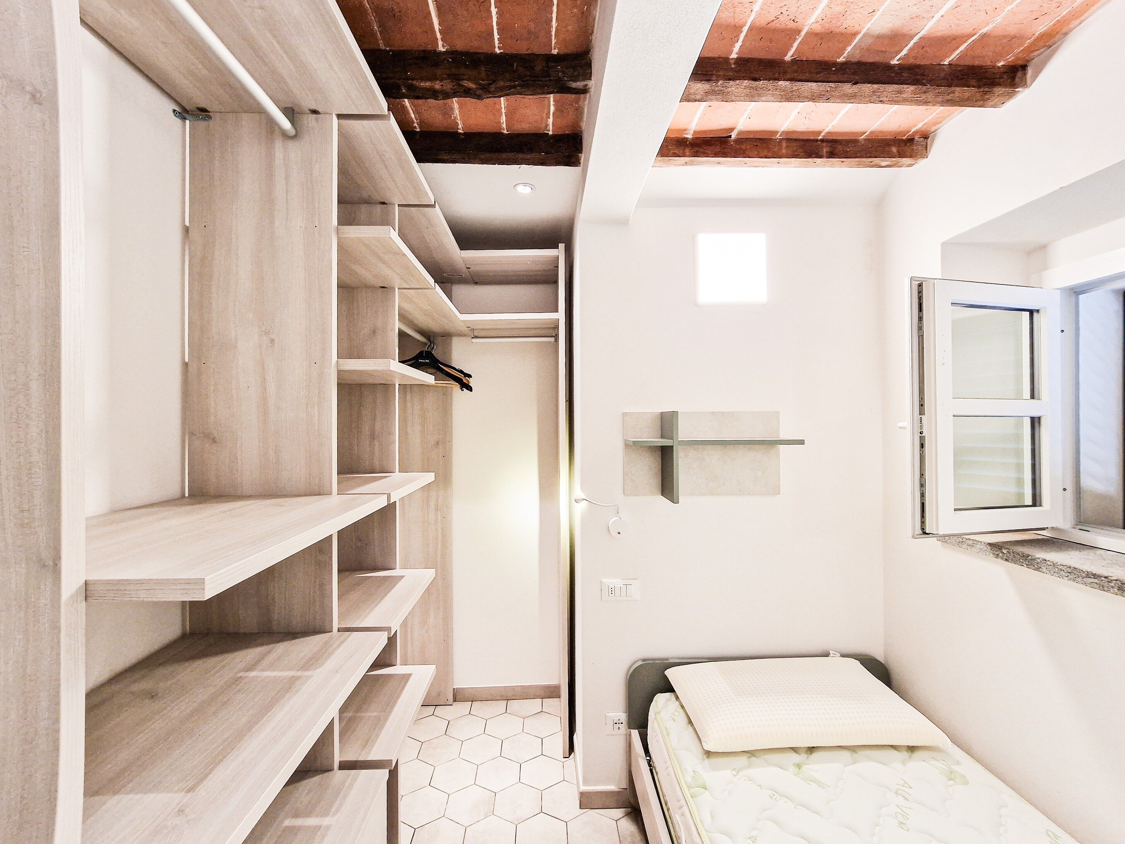 2 bedrooms, bed sheets