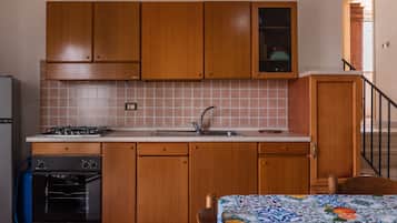 Fridge, oven, stovetop, toaster