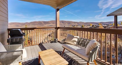New! Huge Family Retreat near Deer Valley Ski Gondola w/Hot Tub and Lake Views