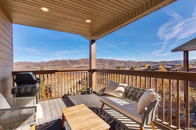 New! Huge Family Retreat near Deer Valley Ski Gondola w/Hot Tub and Lake Views