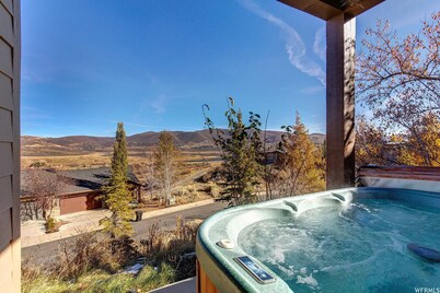 New! Huge Family Retreat near Deer Valley Ski Gondola w/Hot Tub and Lake Views