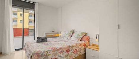 1 bedroom, free WiFi, bed sheets