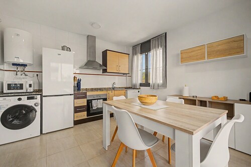 Appartement de vacances 'Pedragosa' près de la plage avec vue montagne, piscine partagée et Wi-Fi