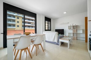 Interior - Holiday Apartment 'Pedragosa' close to the Beach with Mountain View, Shared Pool & Wi-Fi (La Rapita)