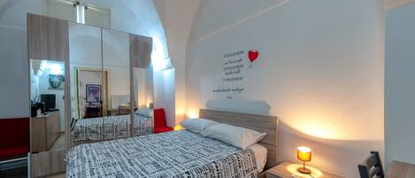 1 chambre, fer et planche Ă repasser, Wi-Fi gratuit, draps fournis