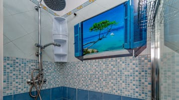 Een douche, een haardroger, handdoeken