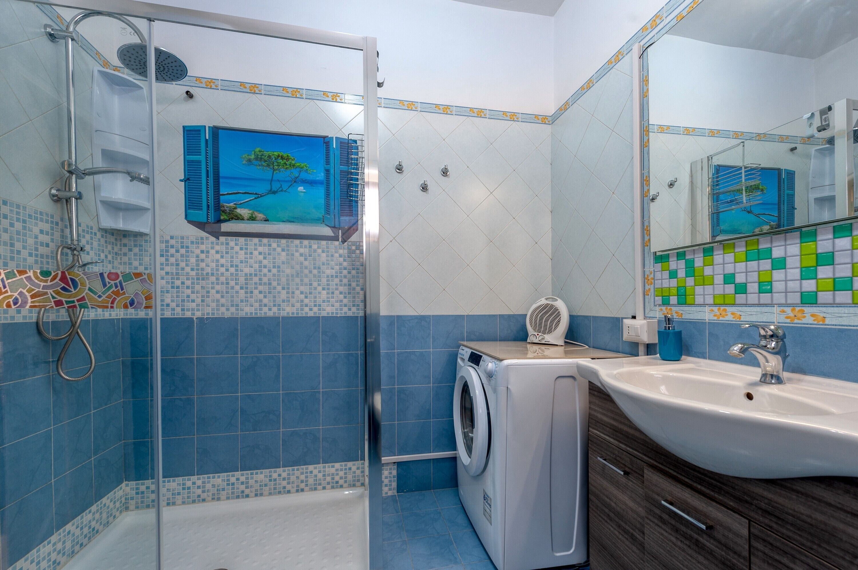 Een douche, een haardroger, handdoeken