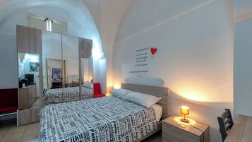 1 chambre, fer et planche Ă repasser, Wi-Fi gratuit, draps fournis