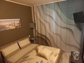 4 bedrooms, iron/ironing board, free WiFi, bed sheets