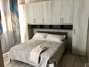 4 chambres, fer et planche à repasser, Wi-Fi gratuit, draps fournis