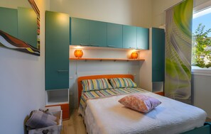 4 bedrooms, iron/ironing board, free WiFi, bed sheets - Holiday Home 'Chalet Al Mare' with Private Pool, Private Garden and Air Conditioning (mondolfo)