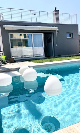 Pool. Holiday Home 'Chalet Al Mare' with Private Pool, Garden, and Air Conditioning