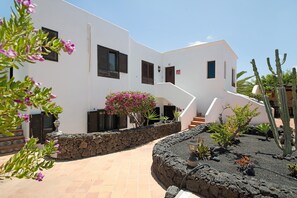 Exterior - Apartment 'Tranquilidad 300m To Beach' with Private Terrace, Shared Garden and Wi-Fi (Puerto del Carmen, Tias)