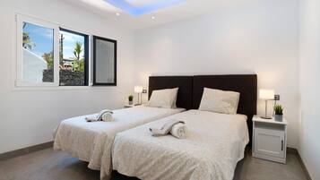 2 bedrooms, iron/ironing board, WiFi (free), bed sheets
