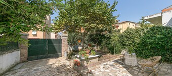 Apartment "Con Giardino a due Passi dal Mare" with Private Garden & Wi-Fi